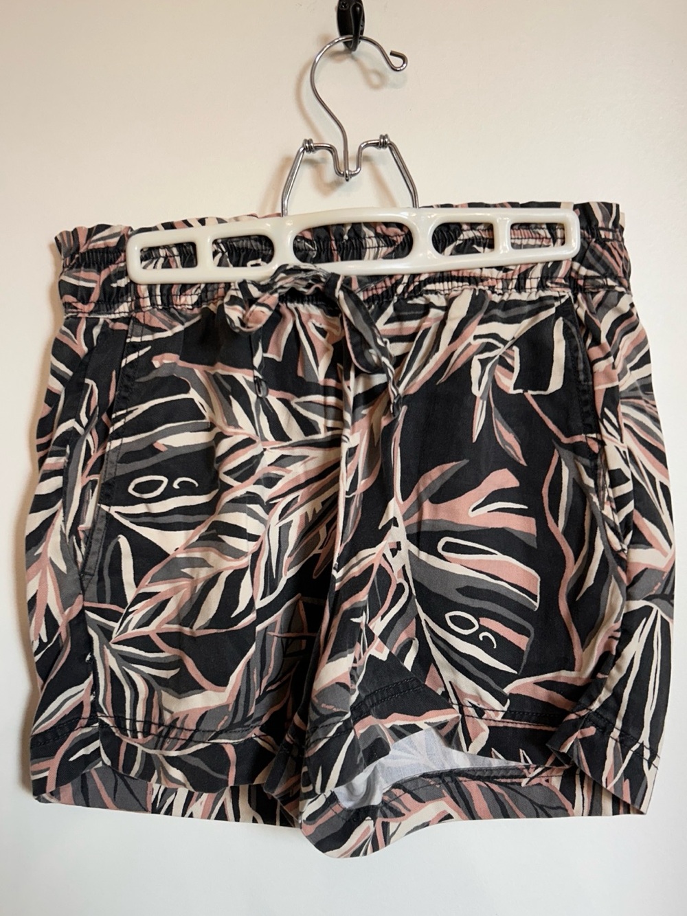 NICOLE MILLER 100% LYOCELL SHORTS